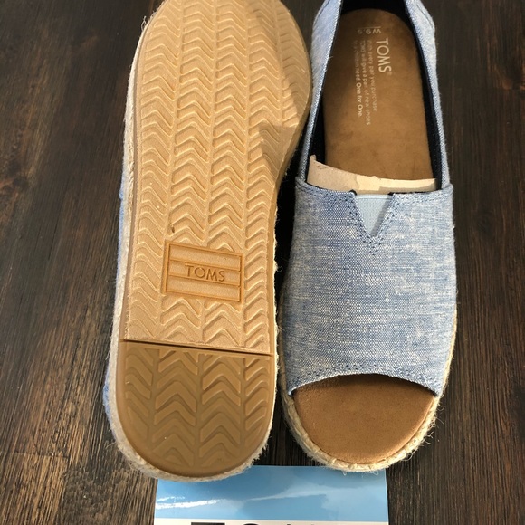 Open Toe Blue Slub Chambray - Picture 5 of 5